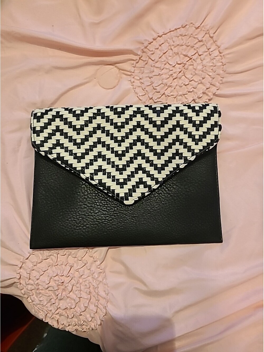 NWOT Anthropologie Street Level Woven Black& White Clutch Handbag Magnetic